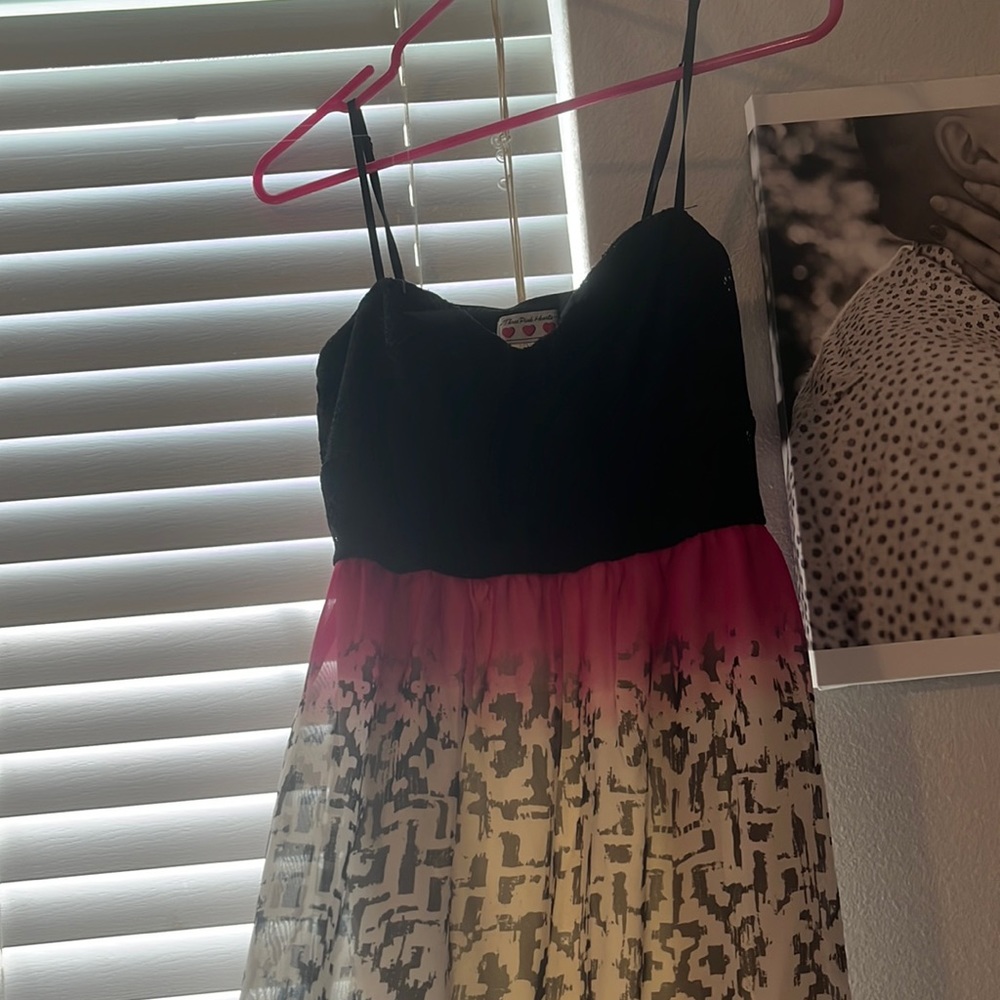 Maxi dress used (small pulling on boob area )